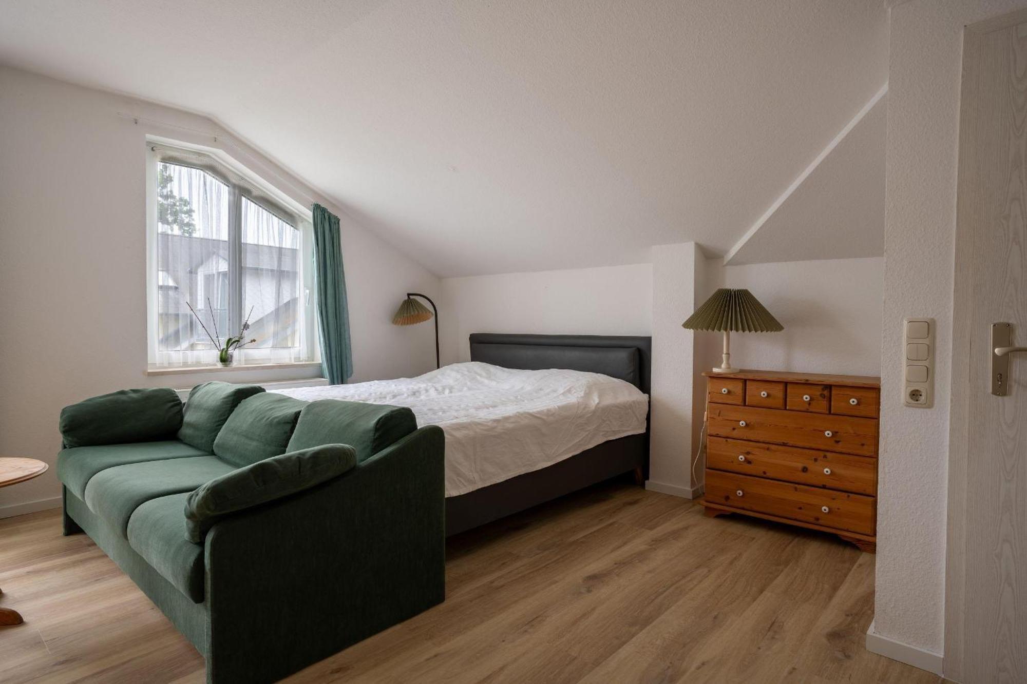 19 Residenz Dünenstraße In Binz, Balkon, Strandnah, Mit Tg Stellplatz, 1-raum Apartment *